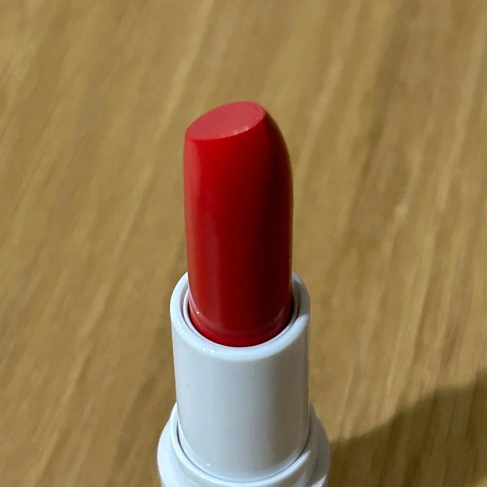 Wet n Wild Marilyn Monroe Bold Red Lipstick - Picture 10 of 16